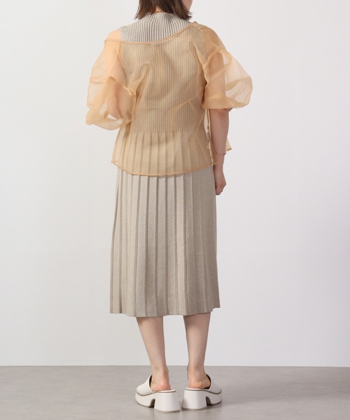 &soiree(アンドソワレ)の「&soiree サマーニットプリーツワンピース(ワンピース・レディース・ベージュ/ブラック/グリーン・F)」の9枚目の写真
