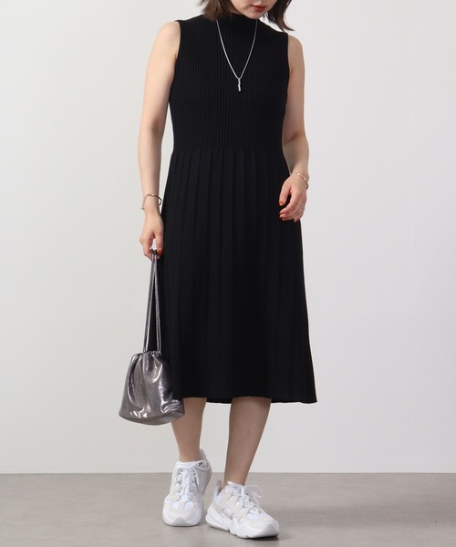 &soiree(アンドソワレ)の「&soiree サマーニットプリーツワンピース(ワンピース・レディース・ベージュ/ブラック/グリーン・F)」の16枚目の写真