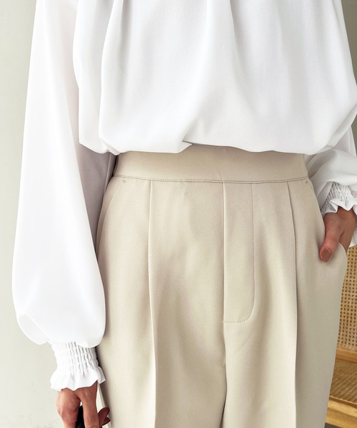 GeeRA(ジーラ)の「美脚きれい魅せ!センタープレステーパードパンツ(スラックス・レディース・ブラック/ネイビー/チャコール/アイボリー・SMALL/MEDIUM/LARGE/X-LARGE)」の7枚目の写真