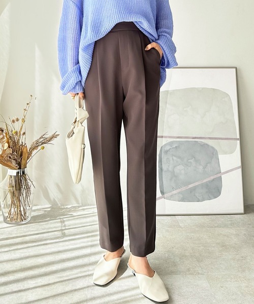 GeeRA(ジーラ)の「美脚きれい魅せ!センタープレステーパードパンツ(スラックス・レディース・ブラック/ネイビー/チャコール/アイボリー・SMALL/MEDIUM/LARGE/X-LARGE)」の19枚目の写真