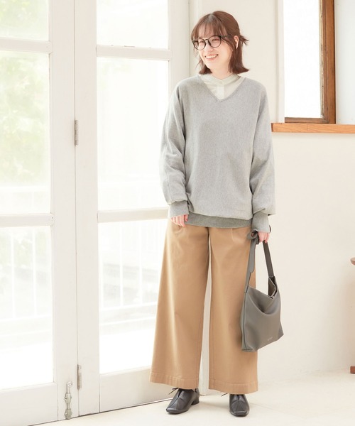 Viola e Viola（ヴィオラエヴィオラ）の「綿１００％Ｖネックドルマンセーター（ニット/セーター・レディース・ブラウン/ラベンダー/オートミール/チャコール/ボルドー/イエロー/ブラック/オレンジ/グレイッシュブルー/パープル/ライトグレー/ベージュ/ロイヤルブルー・4L/LL/3L/M/L/S）」の14枚目の写真
