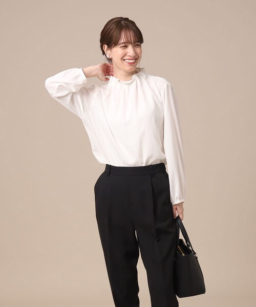 SHOO・LA・RUE（シューラルー）の「◆【S-3L/通勤/デイリー/セレモニーにも】フリルスタンドカラーブラウス【CIRCRIC】（シャツ/ブラウス・レディース・ベージュ系その他7/ブラック系3/ホワイト系6・02/05/03/01/04）」の6枚目の写真