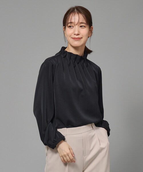 SHOO・LA・RUE（シューラルー）の「◆【S-3L/通勤/デイリー/セレモニーにも】フリルスタンドカラーブラウス【CIRCRIC】（シャツ/ブラウス・レディース・ベージュ系その他7/ブラック系3/ホワイト系6・02/05/03/01/04）」の10枚目の写真