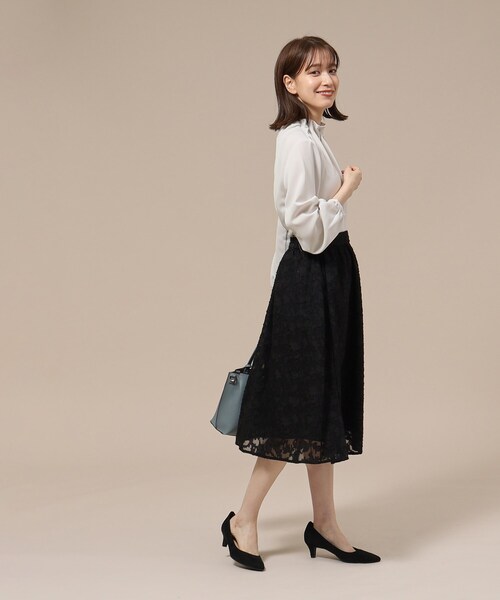 SHOO・LA・RUE（シューラルー）の「◆【S-3L/通勤/デイリー/セレモニーにも】フリルスタンドカラーブラウス【CIRCRIC】（シャツ/ブラウス・レディース・ベージュ系その他7/ブラック系3/ホワイト系6・02/05/03/01/04）」の13枚目の写真