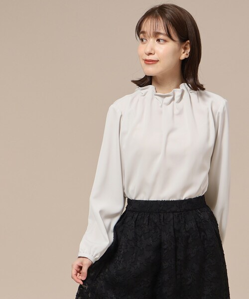 SHOO・LA・RUE（シューラルー）の「◆【S-3L/通勤/デイリー/セレモニーにも】フリルスタンドカラーブラウス【CIRCRIC】（シャツ/ブラウス・レディース・ベージュ系その他7/ブラック系3/ホワイト系6・02/05/03/01/04）」の16枚目の写真