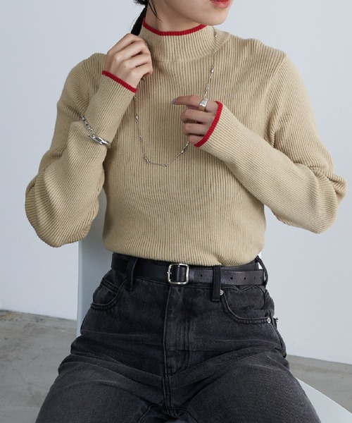 COLONY 2139（コロニートゥーワンスリーナイン）の「PBT配色ラインハイネックリブニット（ニット/セーター・レディース・サックスブルー/グレー/オレンジ/ベージュ/ライトグリーン/アイボリー/ブラック/ブルー・FREE）」の4枚目の写真