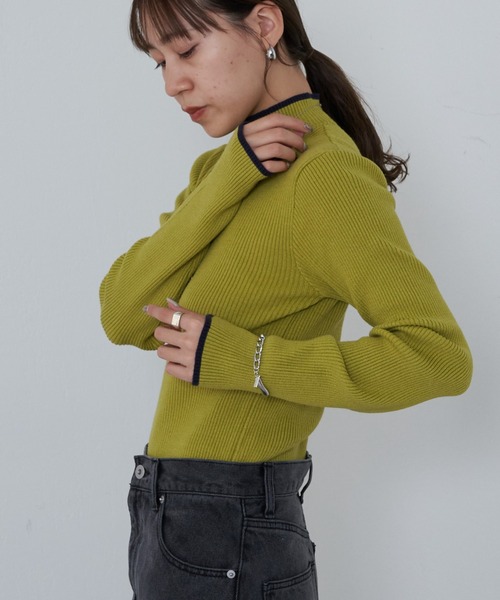 COLONY 2139（コロニートゥーワンスリーナイン）の「PBT配色ラインハイネックリブニット（ニット/セーター・レディース・サックスブルー/グレー/オレンジ/ベージュ/ライトグリーン/アイボリー/ブラック/ブルー・FREE）」の5枚目の写真