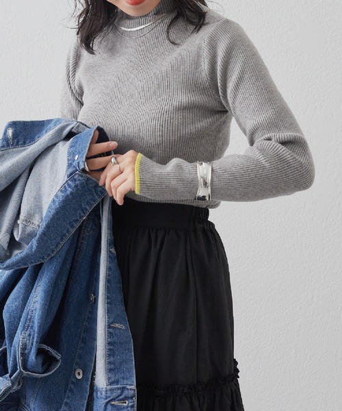 COLONY 2139（コロニートゥーワンスリーナイン）の「PBT配色ラインハイネックリブニット（ニット/セーター・レディース・サックスブルー/グレー/オレンジ/ベージュ/ライトグリーン/アイボリー/ブラック/ブルー・FREE）」の16枚目の写真