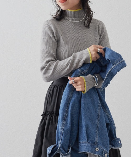 COLONY 2139（コロニートゥーワンスリーナイン）の「PBT配色ラインハイネックリブニット（ニット/セーター・レディース・サックスブルー/グレー/オレンジ/ベージュ/ライトグリーン/アイボリー/ブラック/ブルー・FREE）」の18枚目の写真