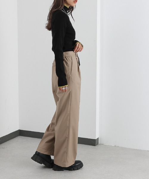 COLONY 2139（コロニートゥーワンスリーナイン）の「PBT配色ラインハイネックリブニット（ニット/セーター・レディース・サックスブルー/グレー/オレンジ/ベージュ/ライトグリーン/アイボリー/ブラック/ブルー・FREE）」の12枚目の写真