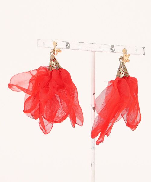 tone（トーン）の「【charme by pimo 】シフォン　オーガンジー　タッセル　イヤリング(MA)（イヤリング・レディース・グリーン/ターコイズブルー/ピンク/ピンク系その他2/ピンク系その他/ブルー/マスタード/イエロー/ブラック/レッド/ホワイト/レッド系2/パープル・FREE）」の13枚目の写真