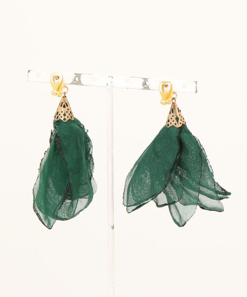 tone（トーン）の「【charme by pimo 】シフォン　オーガンジー　タッセル　イヤリング(MA)（イヤリング・レディース・グリーン/ターコイズブルー/ピンク/ピンク系その他2/ピンク系その他/ブルー/マスタード/イエロー/ブラック/レッド/ホワイト/レッド系2/パープル・FREE）」の14枚目の写真