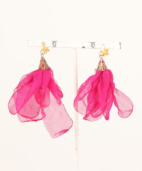 tone（トーン）の「【charme by pimo 】シフォン　オーガンジー　タッセル　イヤリング(MA)（イヤリング・レディース・グリーン/ターコイズブルー/ピンク/ピンク系その他2/ピンク系その他/ブルー/マスタード/イエロー/ブラック/レッド/ホワイト/レッド系2/パープル・FREE）」の18枚目の写真