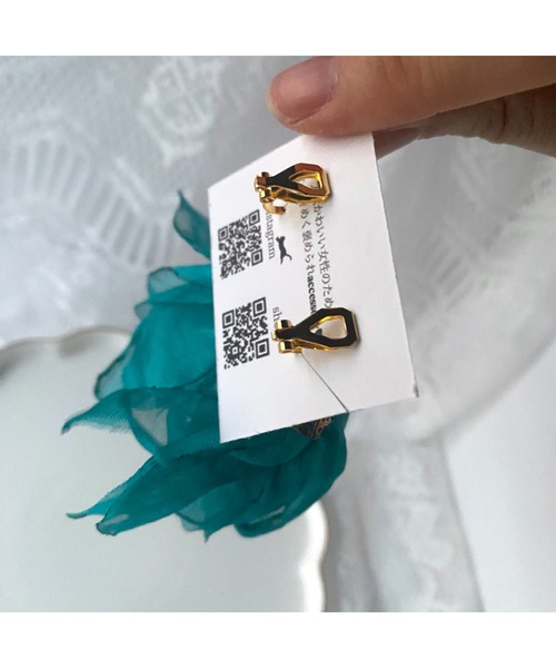 tone（トーン）の「【charme by pimo 】シフォン　オーガンジー　タッセル　イヤリング(MA)（イヤリング・レディース・グリーン/ターコイズブルー/ピンク/ピンク系その他2/ピンク系その他/ブルー/マスタード/イエロー/ブラック/レッド/ホワイト/レッド系2/パープル・FREE）」の16枚目の写真