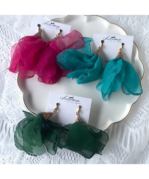 tone（トーン）の「【charme by pimo 】シフォン　オーガンジー　タッセル　イヤリング(MA)（イヤリング・レディース・グリーン/ターコイズブルー/ピンク/ピンク系その他2/ピンク系その他/ブルー/マスタード/イエロー/ブラック/レッド/ホワイト/レッド系2/パープル・FREE）」の17枚目の写真