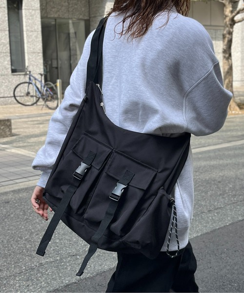 CPCM（シーピーシーエム）の「2ポケバックルショルダーバッグ（ショルダーバッグ・メンズ・アイボリー/ブラック/グリーン・FREE）」の2枚目の写真