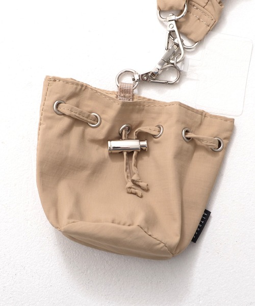 全機種対応】スマホケースに挟むだけ！ ミニ巾着ポーチ付き くしゅく