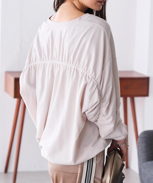 RANAN（ラナン）の「[24AW新色追加]バックギャザーVネックスウェット（Tシャツ/カットソー・レディース・ブラック/グレー/アイボリー/モカ・L/M/LL/S）」の2枚目の写真