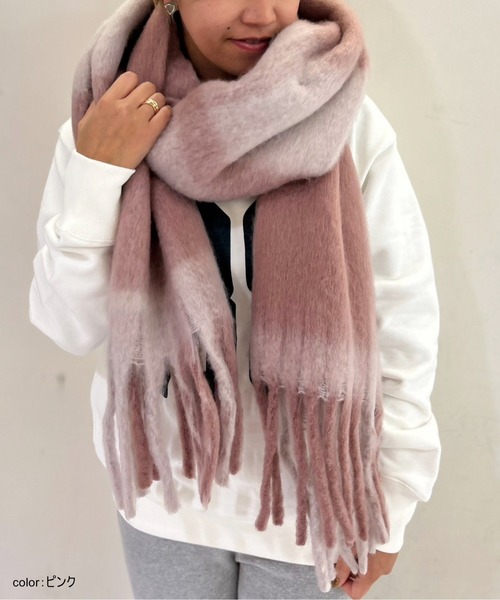 OLD BETTY'S（オールドベティーズ）の「ふわふわボリューム チェックマフラー（マフラー・レディース・ベージュ/ピンク/ブラウン/グリーン・FREE）」の4枚目の写真