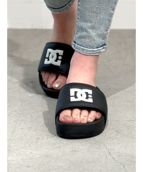 DC（ディーシー）の「Ws DC SLIDE PLATFORM（サンダル・レディース・ブラック・23/22/24）」の2枚目の写真
