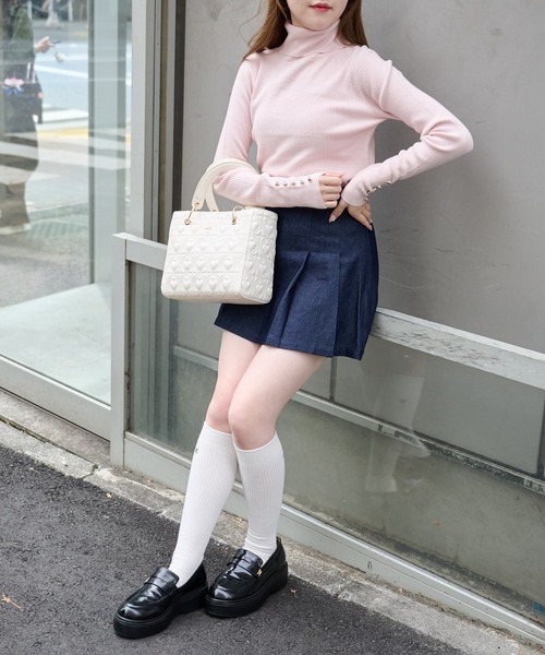 one after another NICE CLAUP（ワンアフターアナザーナイスクラップ）の「ハートキルティングスクエアバッグ（ショルダーバッグ・レディース・ブラック/アイボリー・ONE SIZE）」の4枚目の写真