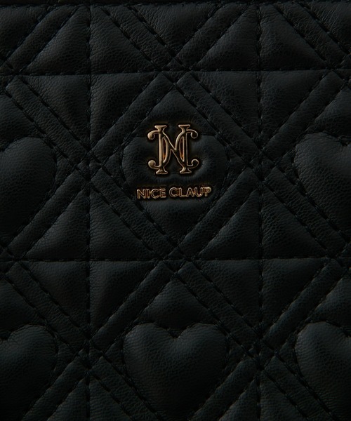 one after another NICE CLAUP（ワンアフターアナザーナイスクラップ）の「ハートキルティングスクエアバッグ（ショルダーバッグ・レディース・ブラック/アイボリー・ONE SIZE）」の6枚目の写真
