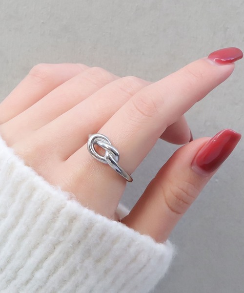 blackdia ocean(ブラックダイヤオーシャン)の「blackdia ocean シングルツイストリング(リング・レディース・ゴールド/シルバー・9号/12号/13号/18号/16号)」の1枚目の写真