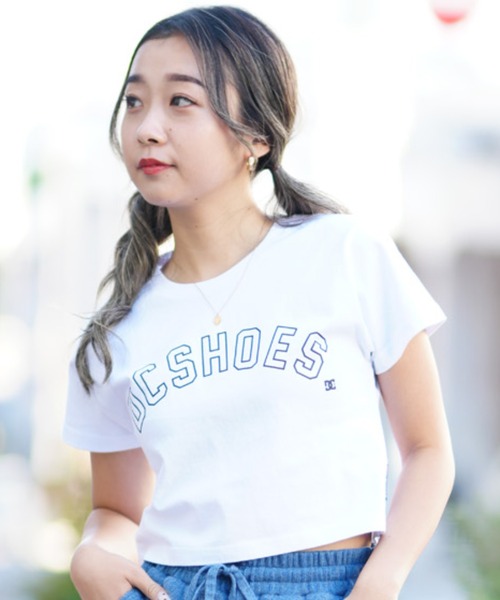 DC(ディーシー)の「DC/ディーシー ショート丈Tシャツ LST241309(Tシャツ/カットソー・レディース・オレンジ/ホワイト/ブラック・M/S)」の1枚目の写真