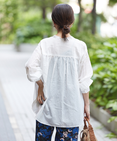 IENA（イエナ）の「《予約》コットンシルクバックギャザーシャツ