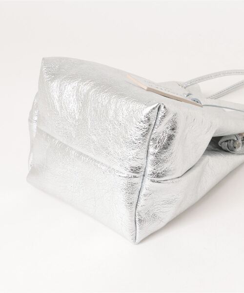 marco masi（マルコマージ）の「marco masi/レザー巾着バッグ（ショルダーバッグ・レディース・シルバー/ゴールド・FREE）」の4枚目の写真