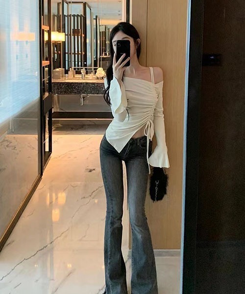 gossip！ロサンゼルス（ゴシップロサンゼルス）の「アシメネック  ドローコード   フレアスリーブ ウエストマーク トップス（Tシャツ/カットソー・レディース・アイボリー/ブラック・M/L/S）」の5枚目の写真