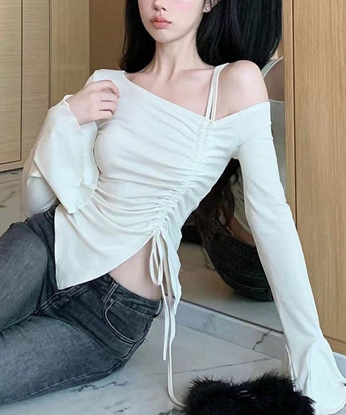 gossip！ロサンゼルス（ゴシップロサンゼルス）の「アシメネック  ドローコード   フレアスリーブ ウエストマーク トップス（Tシャツ/カットソー・レディース・アイボリー/ブラック・M/L/S）」の9枚目の写真