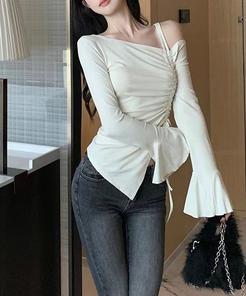 gossip！ロサンゼルス（ゴシップロサンゼルス）の「アシメネック  ドローコード   フレアスリーブ ウエストマーク トップス（Tシャツ/カットソー・レディース・アイボリー/ブラック・M/L/S）」の10枚目の写真