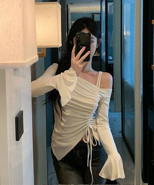 gossip！ロサンゼルス（ゴシップロサンゼルス）の「アシメネック  ドローコード   フレアスリーブ ウエストマーク トップス（Tシャツ/カットソー・レディース・アイボリー/ブラック・M/L/S）」の12枚目の写真