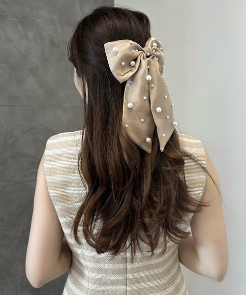 EIMY ISTOIRE（エイミーイストワール）の「パールスプリンクルバレッタ（バレッタ/ヘアクリップ・レディース・サックスブルー/ブラック/その他8/ピンク/ホワイト/ベージュ・F）」の3枚目の写真