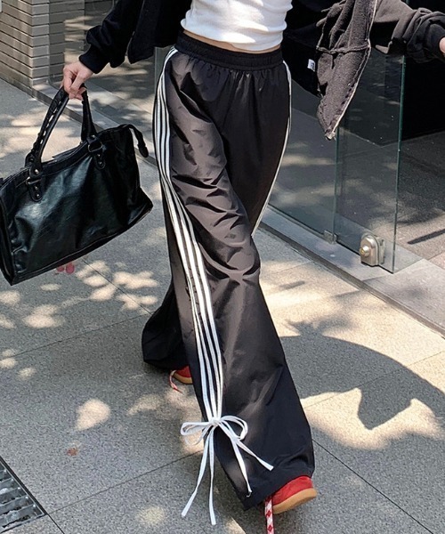 .KOM（ドットコム）の「A'GEM/9 × .kom 『.KOM/ドットケーオーエム』 ラインリボンパンツ（その他パンツ・レディース・ブラック・S/M）」の2枚目の写真