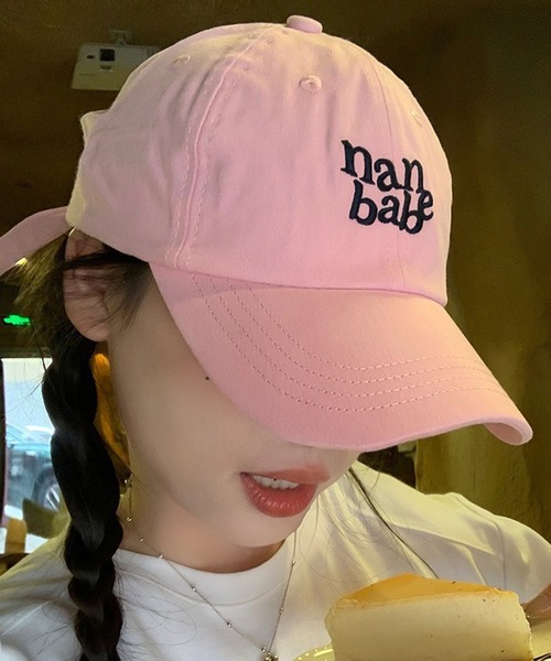 LAFFMO（ラフモ）の「レタリングロゴキャップ（キャップ・レディース・ピンク/モカ/オフホワイト/ブルー/ブラック・F）」の5枚目の写真