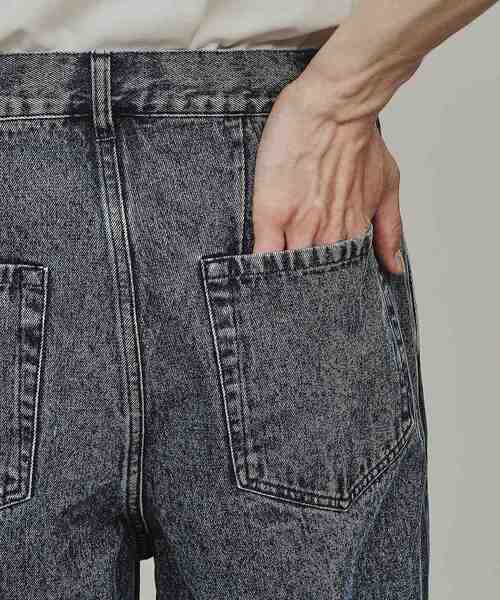 tk.TAKEO KIKUCHI（ティーケータケオキクチ）の「◆ケミカルウォッシュAラインワイドデニム（デニムパンツ・メンズ・チャコールグレー/ブルー・01/02/03）」の4枚目の写真