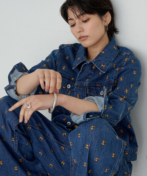 LOUNGEDRESS（ラウンジドレス）の「花柄刺繍デニムジャケット（デニムジャケット・レディース・ブルー/ブラック・FREE）」の10枚目の写真