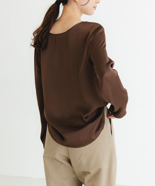 URBAN RESEARCH（アーバンリサーチ）の「ヴィンテージサテンブラウス（シャツ/ブラウス・レディース・ブラック/オフホワイト/ブラウン・FREE）」の6枚目の写真