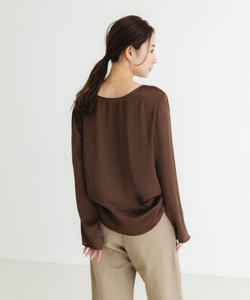 URBAN RESEARCH（アーバンリサーチ）の「ヴィンテージサテンブラウス（シャツ/ブラウス・レディース・ブラック/オフホワイト/ブラウン・FREE）」の9枚目の写真