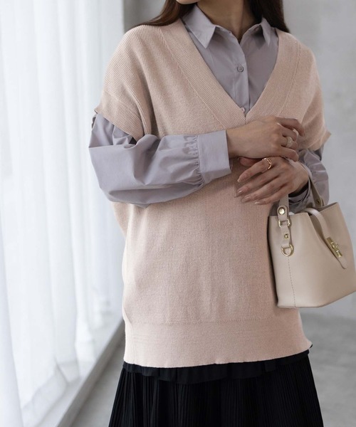 HusHusH（ハッシュアッシュ）の「HusHusH Vネックラメベスト（ベスト・レディース・ブラック/ブラウン系その他/グレイッシュベージュ・フリー）」の3枚目の写真