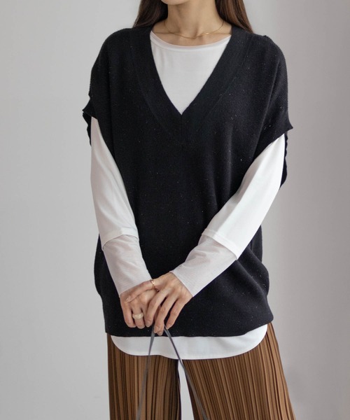 HusHusH（ハッシュアッシュ）の「HusHusH Vネックラメベスト（ベスト・レディース・ブラック/ブラウン系その他/グレイッシュベージュ・フリー）」の5枚目の写真