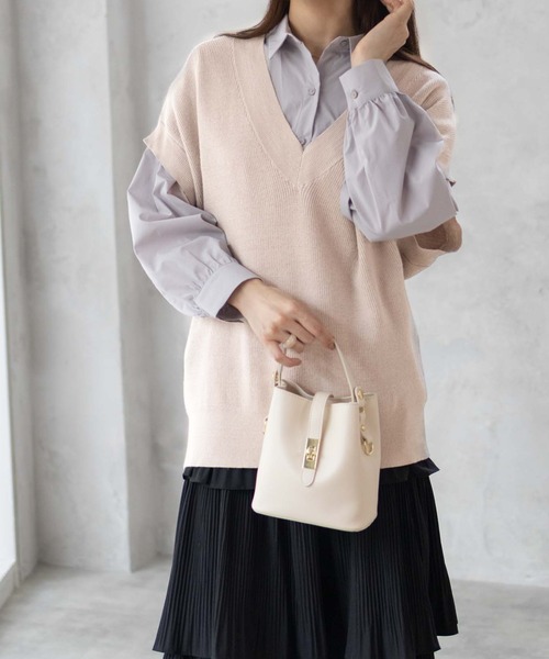 HusHusH（ハッシュアッシュ）の「HusHusH Vネックラメベスト（ベスト・レディース・ブラック/ブラウン系その他/グレイッシュベージュ・フリー）」の10枚目の写真