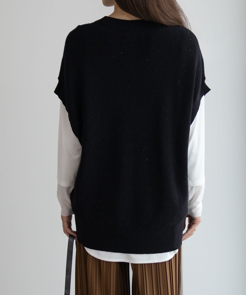 HusHusH（ハッシュアッシュ）の「HusHusH Vネックラメベスト（ベスト・レディース・ブラック/ブラウン系その他/グレイッシュベージュ・フリー）」の8枚目の写真