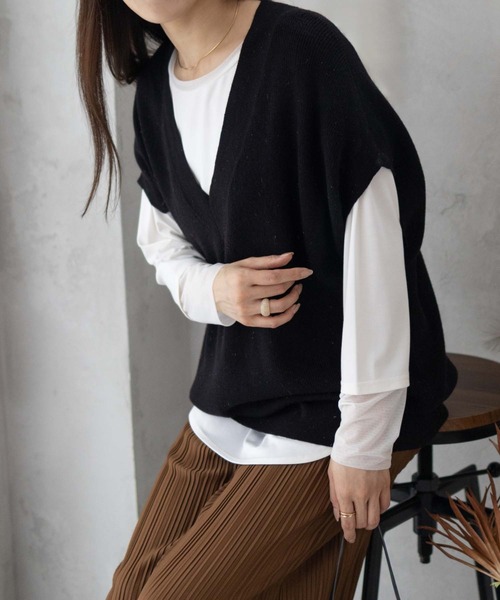 HusHusH（ハッシュアッシュ）の「HusHusH Vネックラメベスト（ベスト・レディース・ブラック/ブラウン系その他/グレイッシュベージュ・フリー）」の4枚目の写真