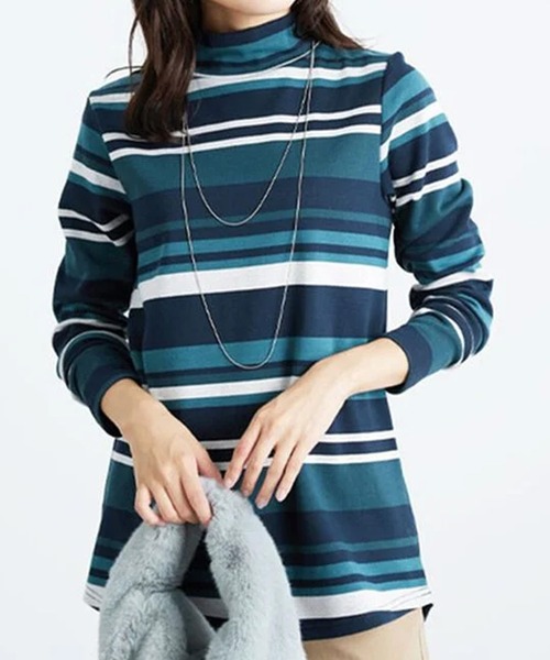 BELLUNA PLUS（ベルーナ）の「ふわふわ裏ファーハイネックプルオーバー（Tシャツ/カットソー・レディース・ブラック系/グリーン系/ピンク系/サックスブルー系・LARGE/MEDIUM/X-LARGE）」の3枚目の写真