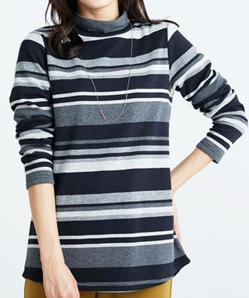 BELLUNA PLUS（ベルーナ）の「ふわふわ裏ファーハイネックプルオーバー（Tシャツ/カットソー・レディース・ブラック系/グリーン系/ピンク系/サックスブルー系・LARGE/MEDIUM/X-LARGE）」の5枚目の写真