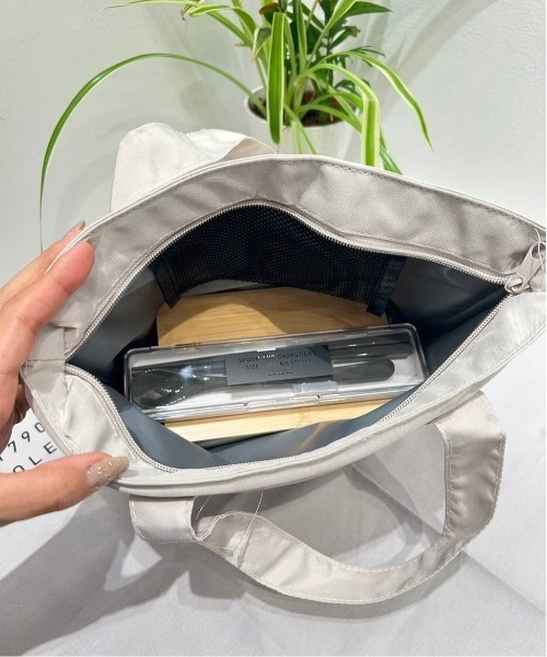 LAKOLE（ラコレ）の「保冷トートバッグ(M) / 150564（キッチンツール・レディース・カーキ/ブラック/ベージュ・FREE）」の18枚目の写真