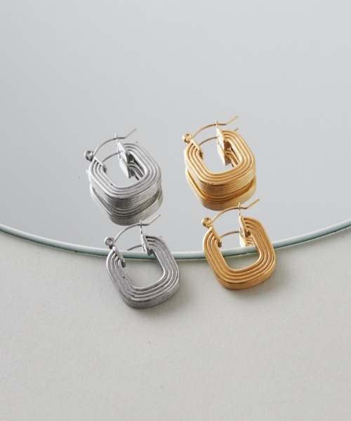 ciite' surgical stainless(シーテサージカルステンレス)の「【 金属アレルギー対応 】 オーバルフープピアス サージカルステンレス (両耳用)(ピアス(両耳用)・レディース・シルバー/ゴールド・FREE)」の3枚目の写真